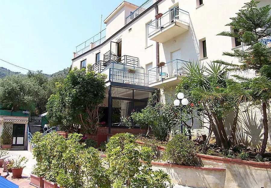 Hotel Villa Belvedere 체팔루 3*,  이탈리아